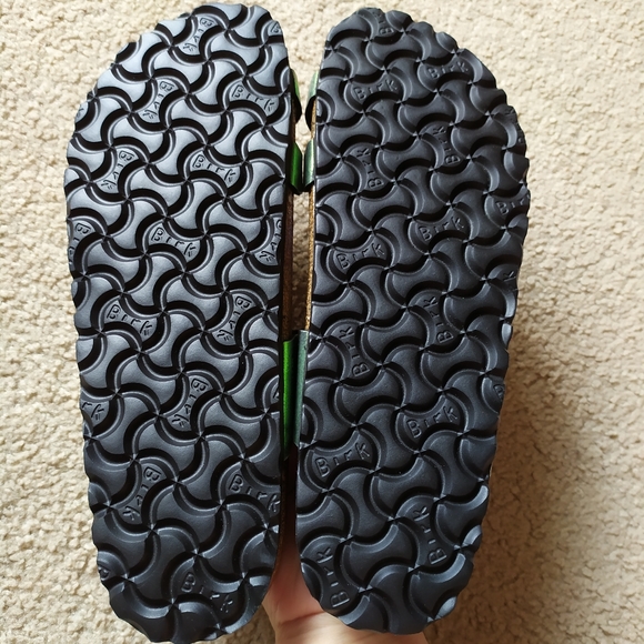 Birkenstock Mayari
Graceful Gemm Gold Sandal NWT - Picture 11 of 12